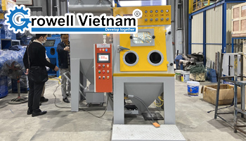 Ưu điểm của tủ phun cát trong xử lý bề mặt kim loại