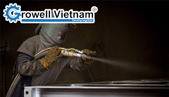 Phun cát tạo nhám là gì? Ứng dụng trong ngành cơ khí