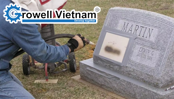 Lợi ích của gia công phun cát bia mộ so với khắc thủ công