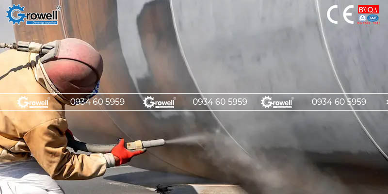 Máy phun cát tẩy rỉ sét